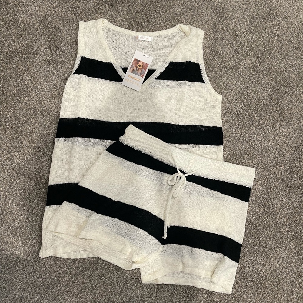 Brand new set - black & white striped